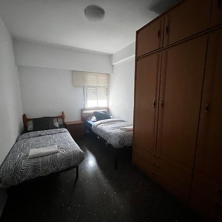 Habitacion Centrica En Acogedora Casa Apartment Valencia Luaran gambar